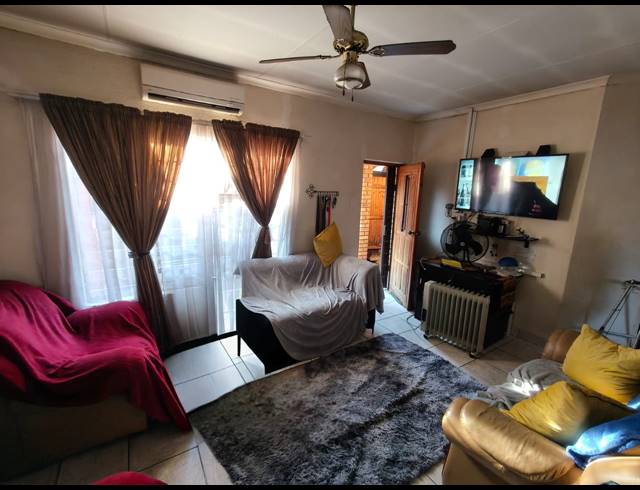 4 BEDROOM HOUSE FOR SALE IN OOS EINDE